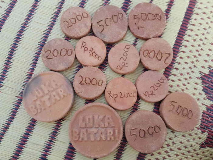 Uang koin untuk berbelanja di Loka Batari (dokpri)