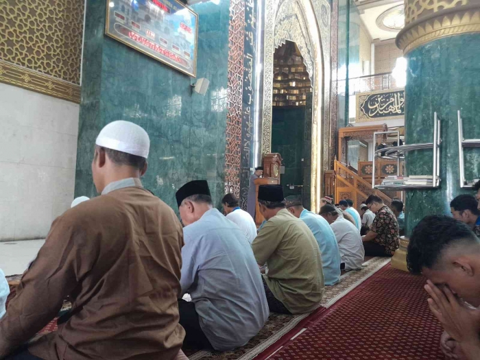 Para jamaah mendengarkan dengan khusuk (dokpri)