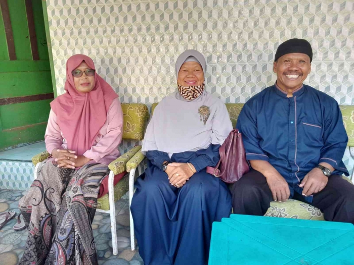 Adik Tarti, Ustazah, suami ustazah (dokpri)