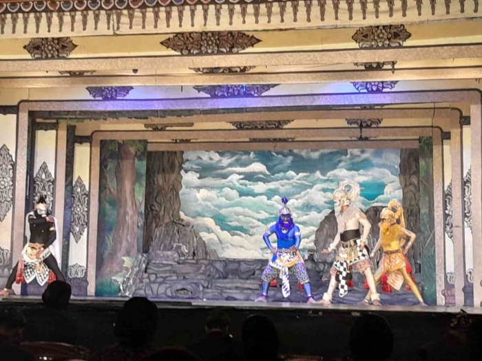 Kapi Pramuja dihadang Anila, dkk (dokpri)