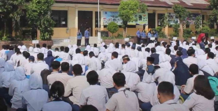 Guru memperkenalkan diri pada MPLS (dokpri)