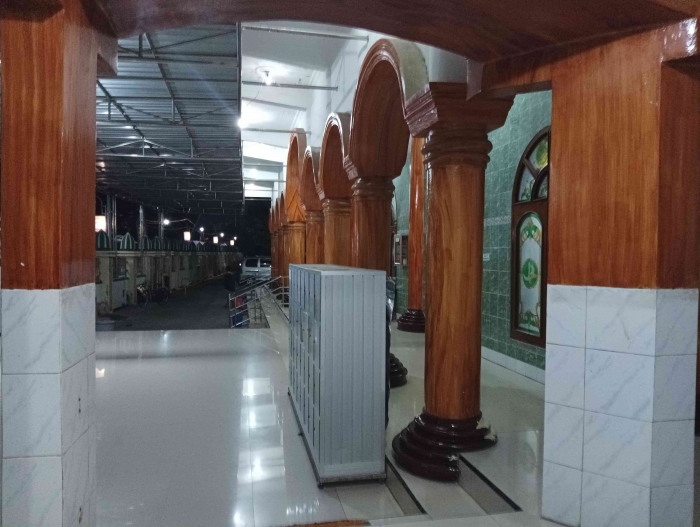 Tempat bersantai sambil menunggu waktu shalat di samping masjid(dokpri)