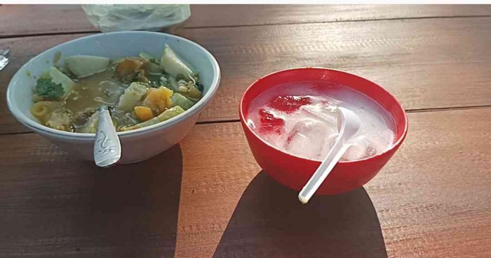 Lontong kikil 20 ribu, es goder 10 ribu(dokpri)