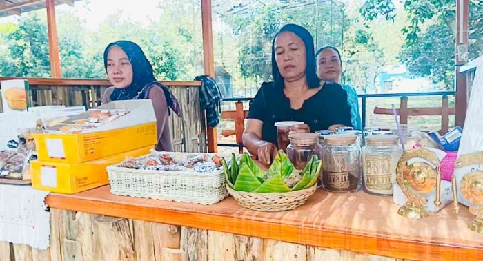 Lapak-lapak di Pasar Kuliner Taman wisata Ngrowo Bening Edupark (dokpri)