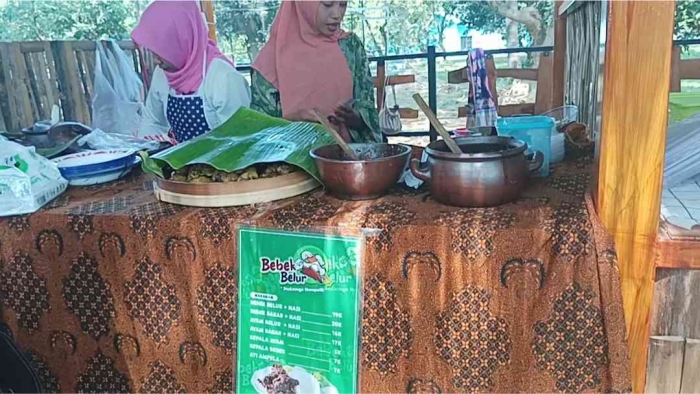 Bebek belur, Salah satu kuliner di Pasar Seni dan Kuliner Ngrowo Bening Edupark Kota Madiun (dokpri)