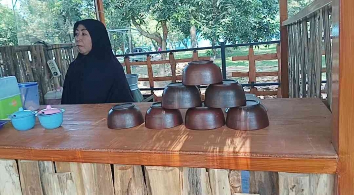 Mangkok soto ayam yang unik di pasar seni dan kuliner Ngrowo Bening Edupark Kota Madiun (dokpri)