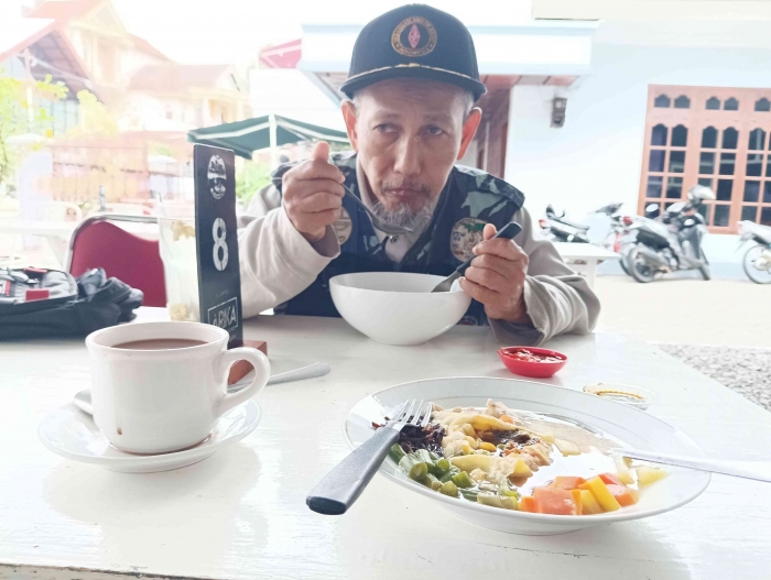 Hangatnya Sup Bunga Matahari dengan secangkir coklat panas dan wedang jahe di Dinginnya Udara Magetan(dokpri)