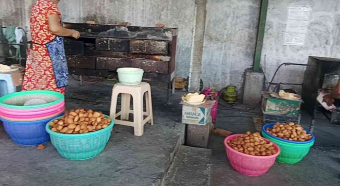 Bolu Magetan yang sudah matang, siap dibawa ke tempat pengemasan (dokpri)