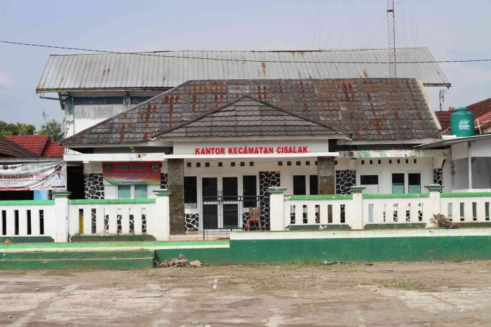 Bangunan Belanda kantor kecamatan Cisalak (dokpri)