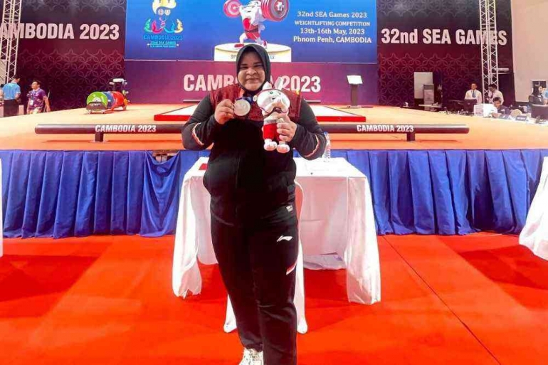 Nurul AKmal peraih medali perak di Sea Games Kamboja 2023 (bola.com)
