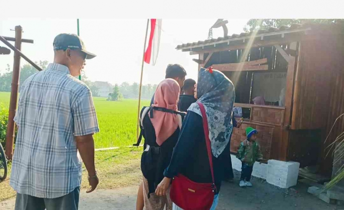 Tempat penukaran mata uang bilah bambu di Pasar Pundensari Madiun (dokpri)