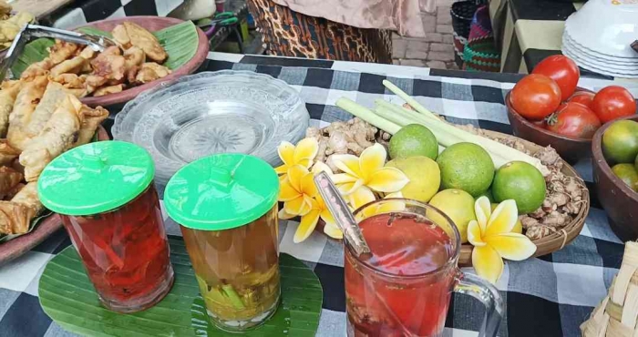 Wedang uwuh dan wedang jahe. Minuman tradisional (Dokumentasi pribadi)