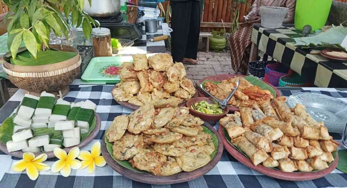 Jadah dan aneka gorengan (Dokumentasi pribadi)