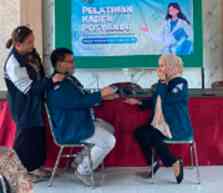 Pencontohan Tata Cara Pengecekan POCT GCU/dokpri