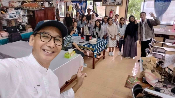 (Sumber pribadi) Mari kita bersukacita karena kesukaan masuk ke prodi Fisika...cheers....