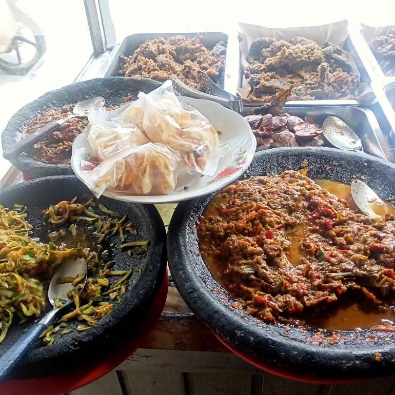 Tiga cobek sambel (dokumentasi pribadi)