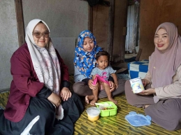 Pemberian menu PMT lengkap ,Tambahan puding buah dan susu /dok. pri