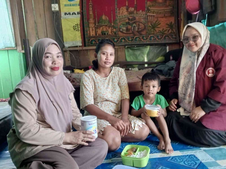 Pemberian menu PMT lengkap ,Tambahan puding buah dan susu /dok. pri