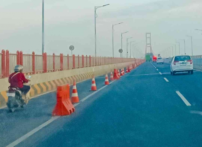 Tol Suramadu juga memberi ruang pada pengendara motor untuk ikut melintas(dokpri)