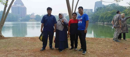 Anggia, Mama, Ivan, Mak Adi di Danau Kenanga, foto dokpri Yusriana