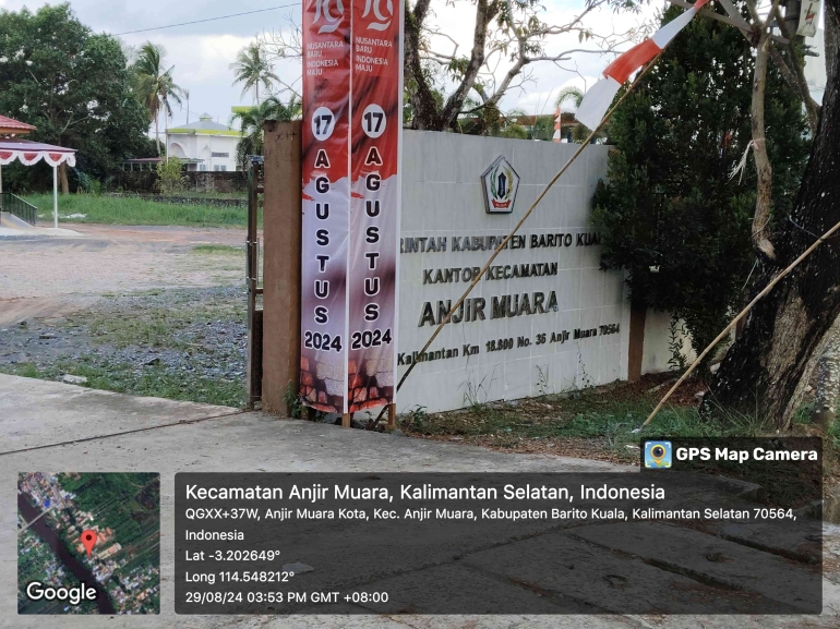 https://play.google.com/store/apps/details?id=com.gpsmapcamera.geotagginglocationonphoto