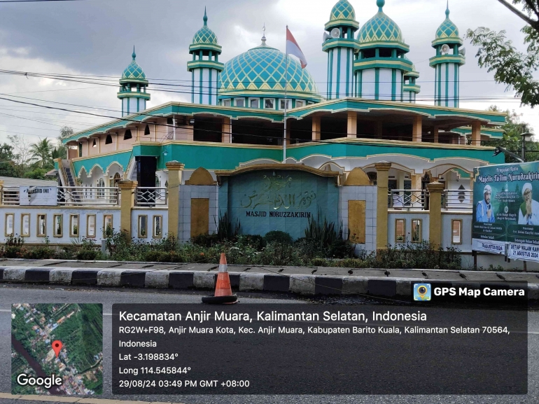 https://play.google.com/store/apps/details?id=com.gpsmapcamera.geotagginglocationonphoto