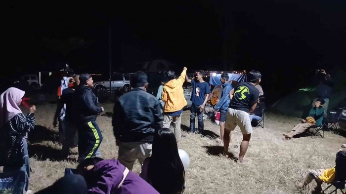 Horee..dapat hadiah dari Om Zam (dokpri)