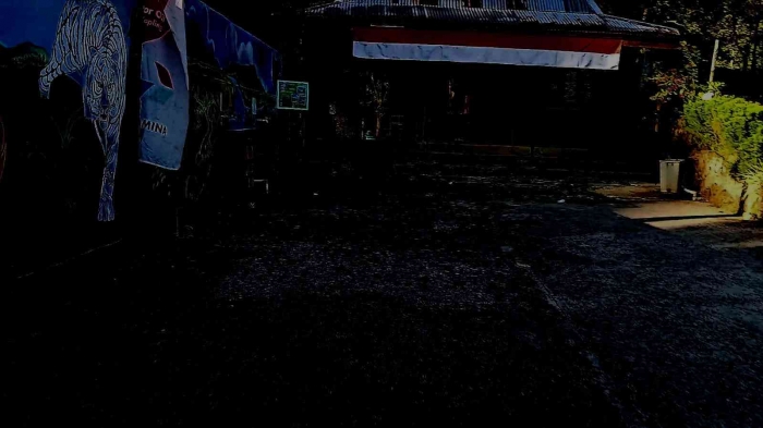 Mentok di sebuah bangunan. Gelap dan sunyi, tanpa tanda kehidupan. Jalan buntu kah?(Dokpri)