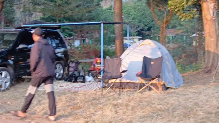 Menyambut Pagi di Camping Ground Jamus Desa Girikerto(dokpri)
