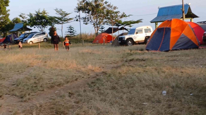 Menyambut Pagi di Camping Ground Jamus Desa Girikerto(dokpri)