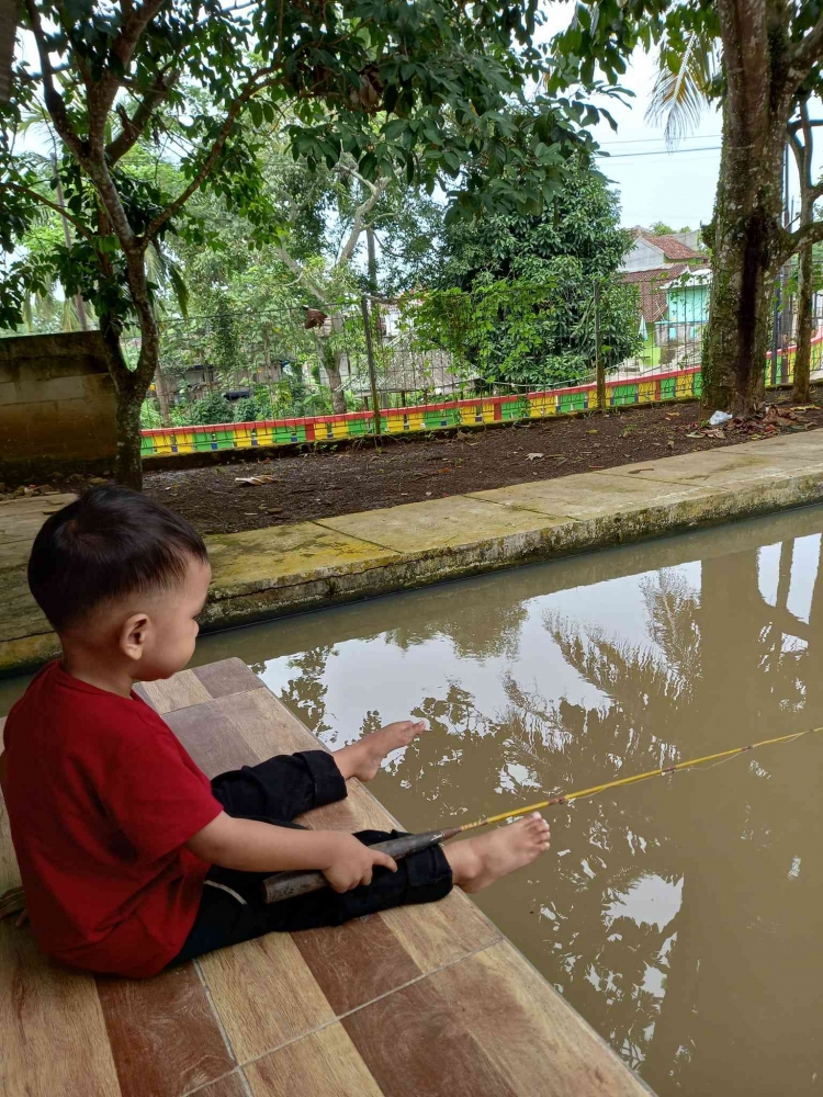 Ilustrasi anak memancing. Foto: dokumentasi pribadi / Choirunnisa