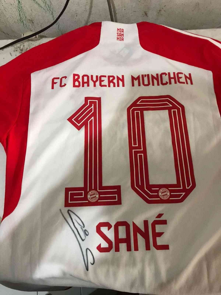 Jersey bertanda tangan Leroy Sane (dok Pribadi)