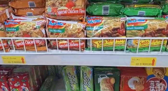 Beberapa produk Indonesia di toko World Food. (Sumber: Dokumentasi Pribadi)