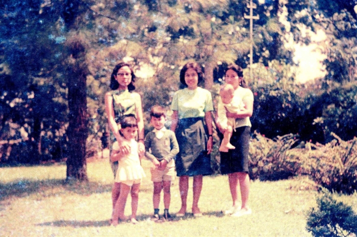 Halaman depan super luas, di rumah jalan Dago 1960an, Koleksi pribadi Masrierie https://www.kompasiana.com/masrierie