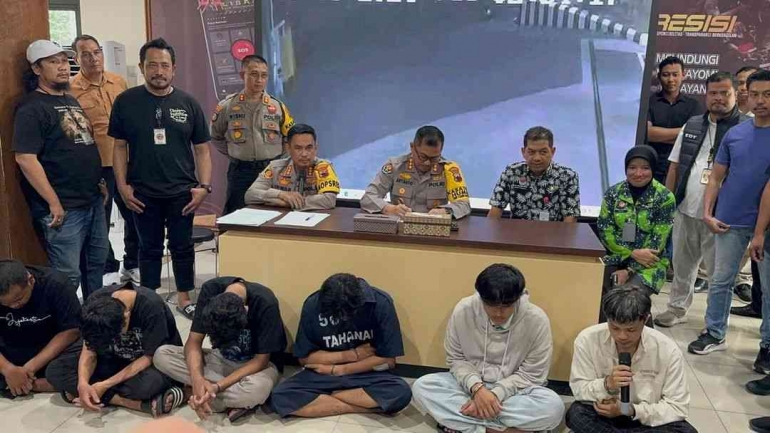 Tim Resmob Polrestabes Semarang berhasil menangkap pelaku pengeroyokan di Kelud Raya Semarang (Sumber Gambar: Instagram @resmob_polrestabessemarang)