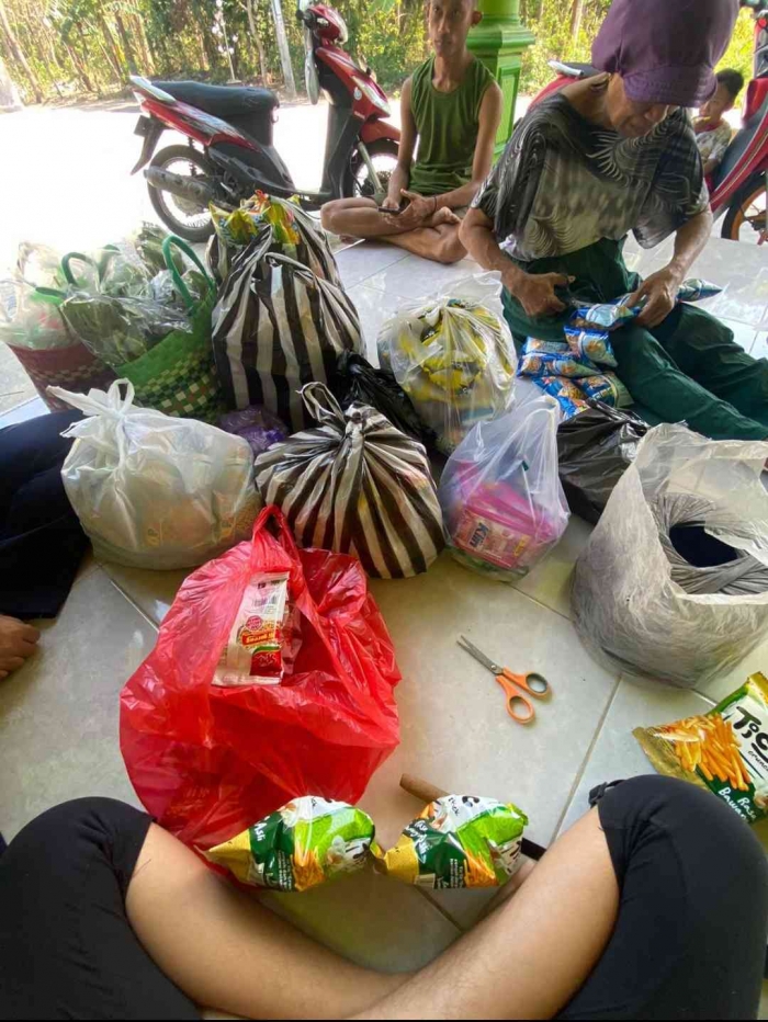 Warga RT 11 bergotong royong mempersiapkan Safari Maulid Nabi Muhammad SAW 1446 H(dok RT 11)