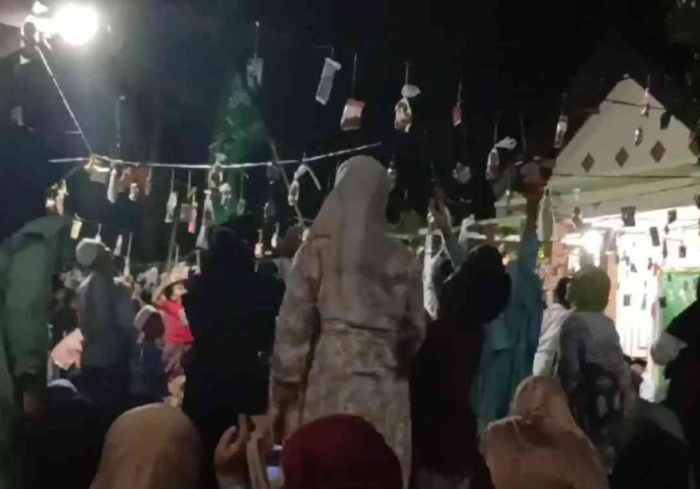 Berebut gantungan (dokpri)