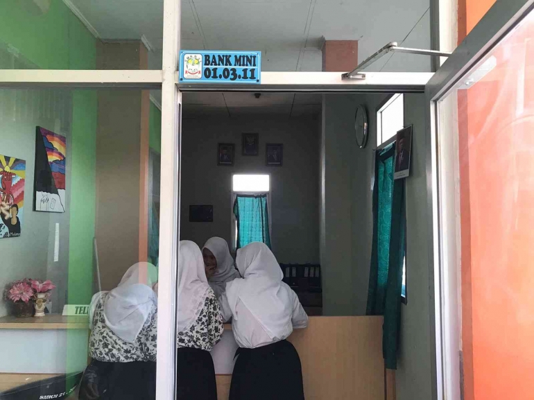 Sumber gambar : Bank Mini Sekolah di Jakarta (dokpri)