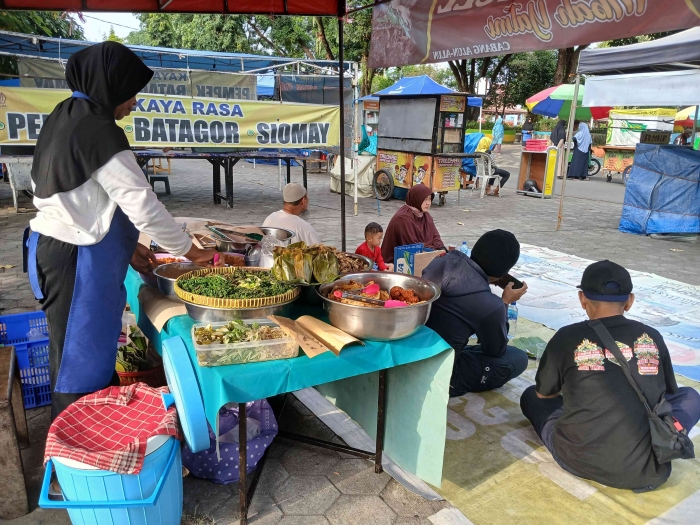 Wisata kuliner, sarapan bagi pecel di alun-alun Magetan (dokpri)