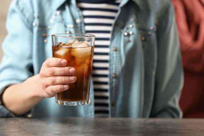 Contoh minuman bersoda yang tidak menyehatkan tubuh (dok foto: alodokter.com)