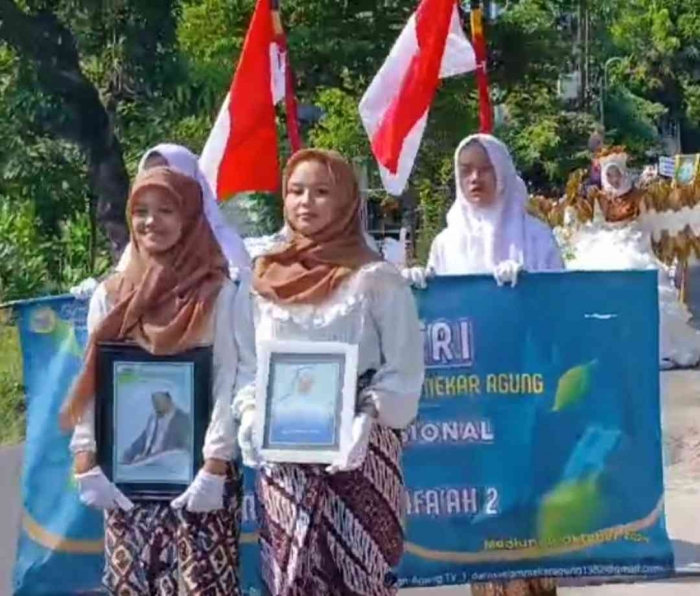 Hubbul Wathon Minal Iman dalam Kirab Santri PP Mekar Agung(dokpri)