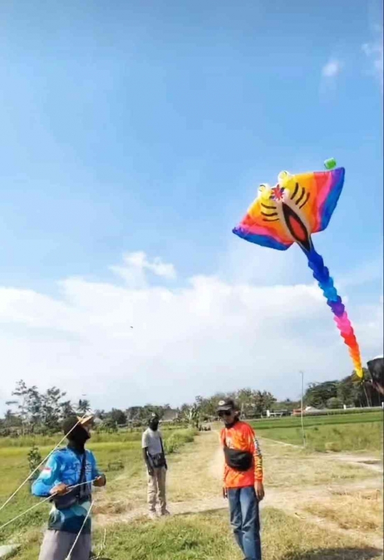 Layangan Komunitas Pelangi/Foto: dokpri Hermard