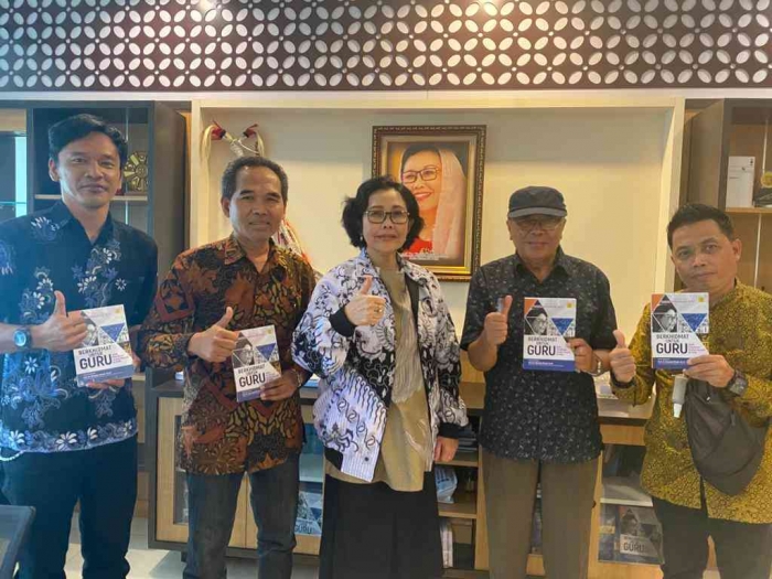 Prof Unifah Rosyidi dan anggotanya/dokpr