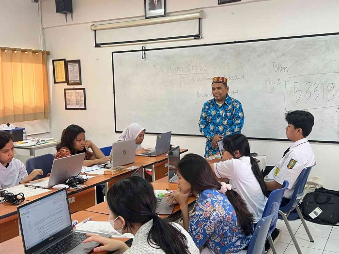 Omjay sedang mengawas PSB SMA Labschool Jakarta/dokpri