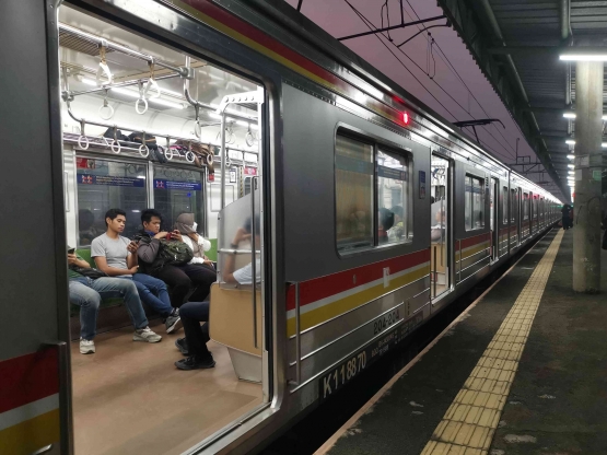 Commuter Line di Stasiun Daru, Tangerang (dokumen pribadi)