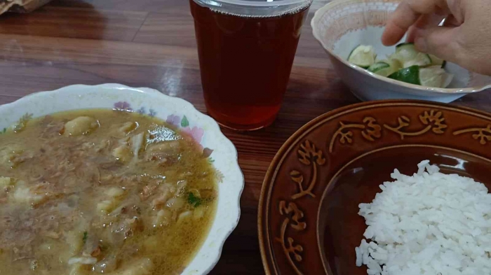 Tambahkan perasan jeruk nipis untuk menetralisir lemak dan menambah kesegaran (dokpri)