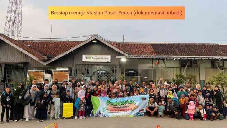 Keluarga ilalang berangkat dari stasiun Rangkasbitung (sumber gambar: dokpri)