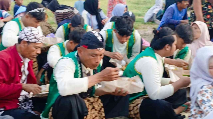 Mensyukuri nikmat dengan bersantap bersama (dokpri)