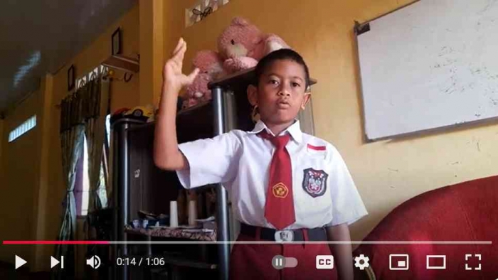 Aku bangga berbahasa Indonesia (dok foto: YT Greg Nafanu)