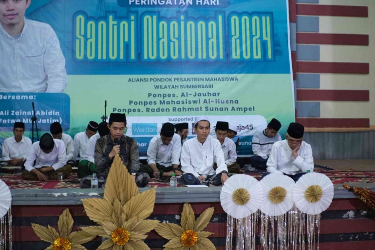 Ali Hsn Rang Aliansi Mahasiswa dan Mahasantri Jember Bersatu Semarakkan HSN 2024 ...